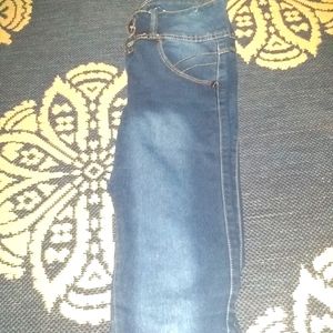 dark washed skinny jeans